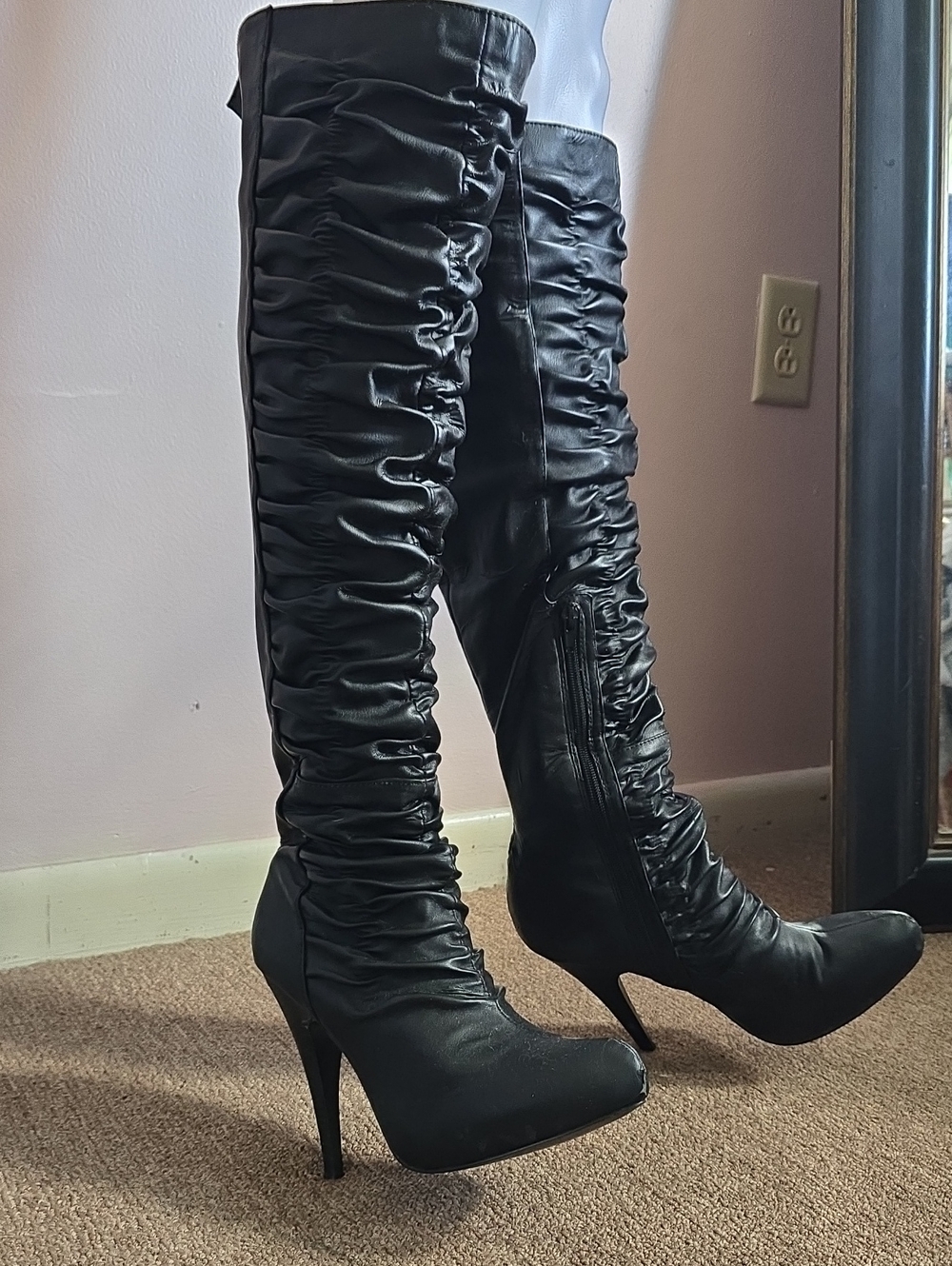 Carlos Santana  Sz.9 Black Ruched Knee-High Stiletto Boots - Women